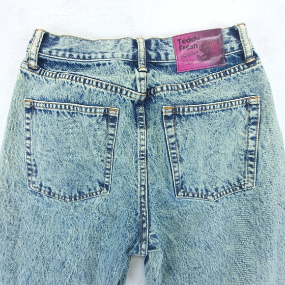 Teddy Fresh Women's Green Acid Wash Jeans Size 26 High Rise Raw Hem Button Fly - Picture 3 of 15